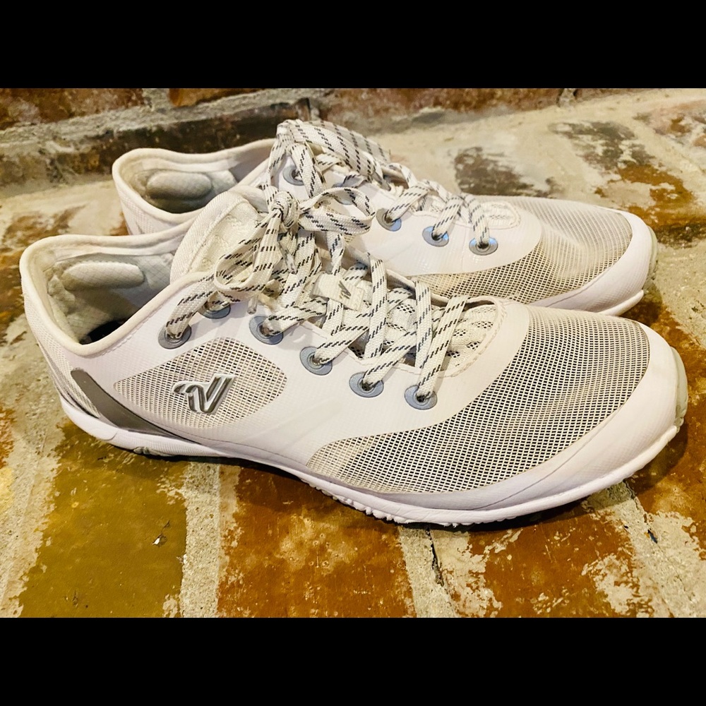 Varsity Ascend competition cheer shoes.  Size 8.5